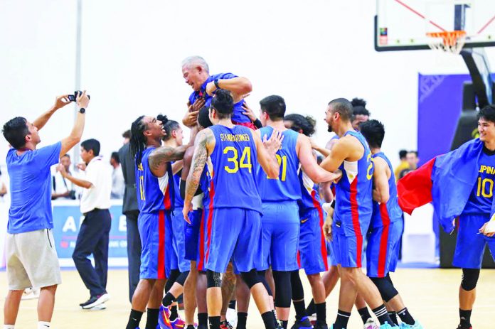 sports_chot_resized Gilas Pilipinas head coach Vincent “Chot” Reyes celebrates with his players after capturing the gold medal in the 32nd Southeast Asian Games. PSC PHOTO