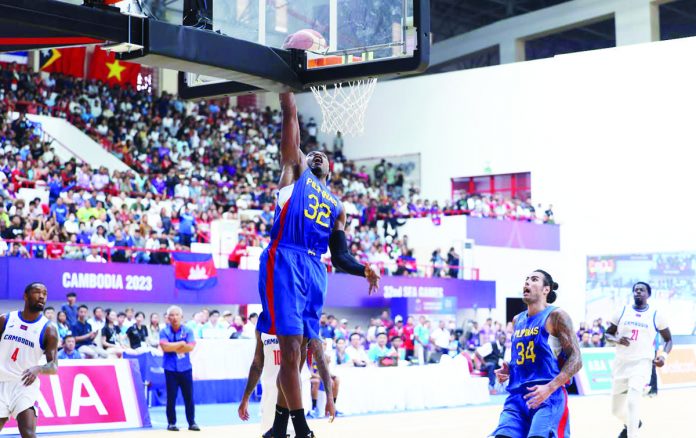 Gilas Pilipinas’ Justin Brownlee goes on a fastbreak dunk during their 32nd Southeast Asian Games gold medal match against Cambodia. PHOTO COURTESY OF PHILIPPINE MEDIA POOL