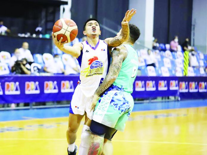 sports_jalanon_resized Jiovani Jalalon of the Magnolia Chicken Timplados Hotshots gets P100,000 fine for ligang labas. PBA PHOTO