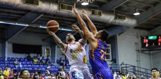 Rain or Shine Elasto Painters’ Nicholas Demusis is forced to a tough basket by the defense of NLEX Road Warriors’ Elvin Jake Pascual. PBA PHOTO