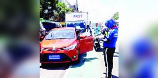 A traffic enforcer issues a citation ticket to the driver of a vehicle for a traffic violation. Iloilo City’s Public Safety and Transportation Management Office hopes that with the proposed increase in fines, the number of traffic violators in the city would go down. PSTMO PHOTO