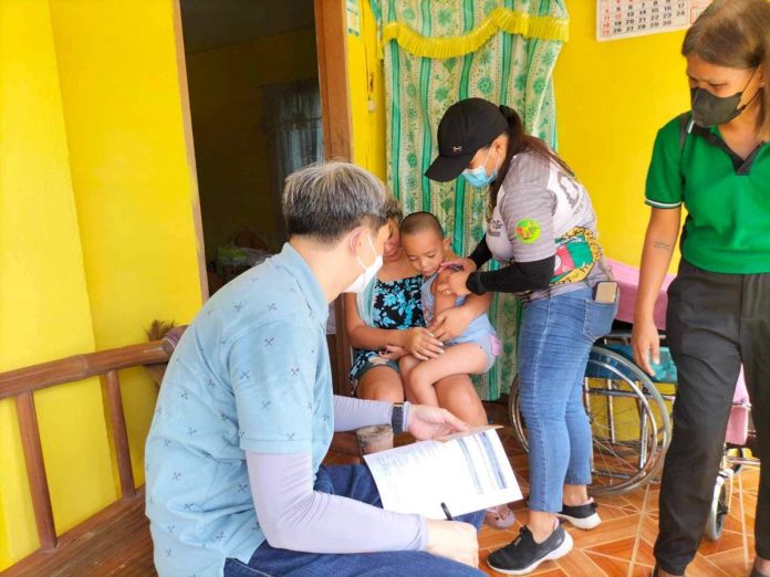 vaccination_resized Personnel of the Pavia Municipal Health Office in Iloilo continue house-to-house visits to reach more children for the measles-rubella and oral polio vaccine supplemental immunization. As of May 19, 2,415 children, or 52.06 percent out of 4,629 target children had been immunized in the town. ILOILO PROVINCIAL HEALTH OFFICE FACEBOOK PAGE PHOTO