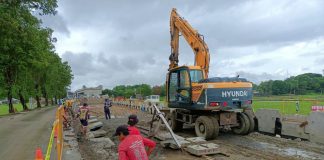 Project contractor International Builders Corp. is working on the approach of the Jibao-an flyover, particularly on the Vista Mall side. The flyover is expected to open to motorists in December this year. AJ PALCULLO/PN