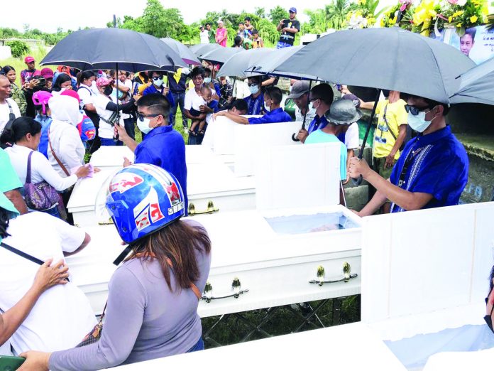 NPA_Himamaylan_resized The Police Regional Office 6 said “facts indicate categorically” that the New People’s Army was behind the killing of four family members in Himamaylan City, Negros Occidental. Photo shows the Fausto family funeral on June 18. REYMOND TITONG PHOTO