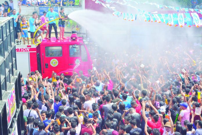 San_Juan_pic_1.JPG_resized The Coast Guard District Western Visayas personnel are on their toes as thousands are expected to celebrate the feast day of St. John the Baptist on Saturday, June 24. Photo shows residents of Sara, Iloilo on the streets for the Sulay Basya Festival 2017, their own version of the traditional “San Juan” feast. PN FILE PHOTO