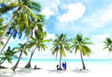 Travelers go for environment-friendly stay The White Beach in Boracay continues to draw domestic and foreign tourists alike, especially with eased pandemic restrictions. A hospitality expert said travelers now choose environment-friendly stays. PNA FILE PHOTO