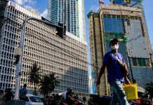 World Bank lifts PH economic growth projection to 6% Pedestrians cross an intersection in the Makati Business District. GEORGE CALVELO, ABS-CBN NEWS/FILE PHOTO