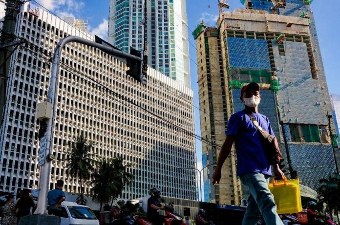 Pedestrians cross an intersection in the Makati Business District. GEORGE CALVELO, ABS-CBN NEWS/FILE PHOTO