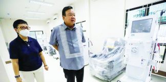 Mayor Jerry P. Treñas and City Health Office chief Dr. Annabelle Tang (left) inspect the soon-to-be operational Uswag Dialysis Center in Barangay San Isidro, Jaro, Iloilo City.