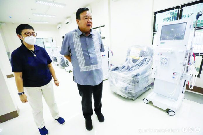 banner_pic_3_resized Mayor Jerry P. Treñas and City Health Office chief Dr. Annabelle Tang (left) inspect the soon-to-be operational Uswag Dialysis Center in Barangay San Isidro, Jaro, Iloilo City.