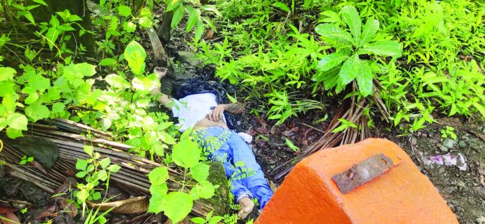 body_San_Joaquin_resized A dead body was found in San Joaquin, Iloilo on Saturday morning, June 3. The 40-year-old Jumar Blanco was later identified by his live-in partner and father. SAN JOAQUIN MPS PHOTO