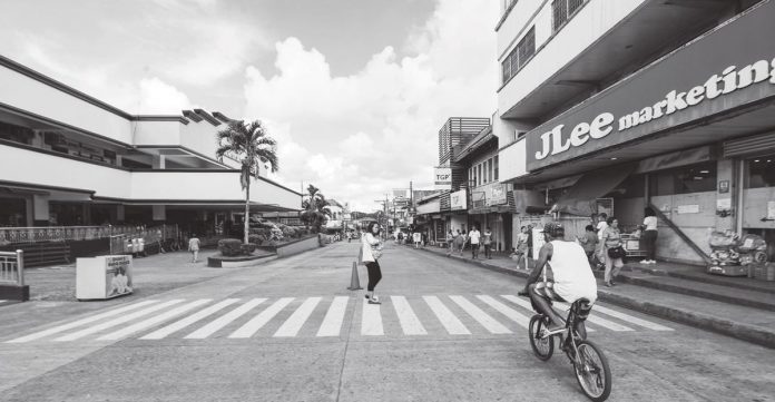 car-free-victorias In celebration of Environment Week, Victorias City implemented a “Car-free Monday” to encourage the public to reduce carbon emissions. VICTORIAS CITY INFORMATION OFFICE