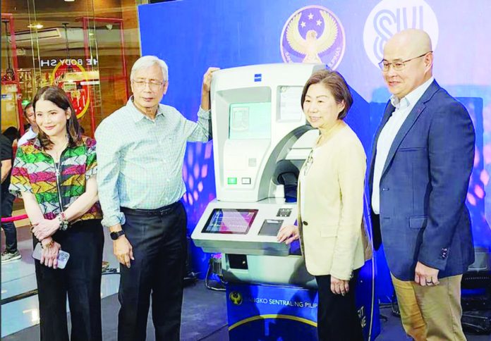 coin_circulation.JPG_resized Bangko Sentral ng Pilipinas (BSP) Governor Felipe Medalla, BSP Deputy Governor Bernadette Romulo-Puyat, and SM Investments Corp. Vice Chairperson Teresita T. Sy-Coson launch the BSP's Coin Deposit Machines. HANDOUT PHOTO