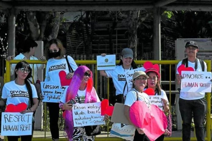 divorce_resized This photo taken on Feb. 14, 2023 shows pro-divorce protesters taking part in a demonstration on Valentine’s Day in front of the Senate Building in Pasay, Metro Manila. AFP