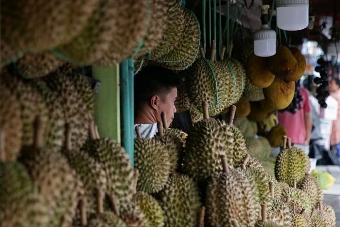 export_sector.JPG_resized Durian and pomelo vendors man their stalls at a market in Davao City. GEORGE CALVELO/ABS-CBN NEWS PHOTO