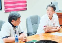 Mayor Alfredo Abelardo “Albee” Benitez (right) is asking the people of Bacolod City to support the joint venture agreement between Central Negros Electric Cooperative and Primelectric Holdings, Inc. / Negros Electric Power Corporation. Also in photo is Primelectric Holdings president and chief executive officer Roel Castro (left).
