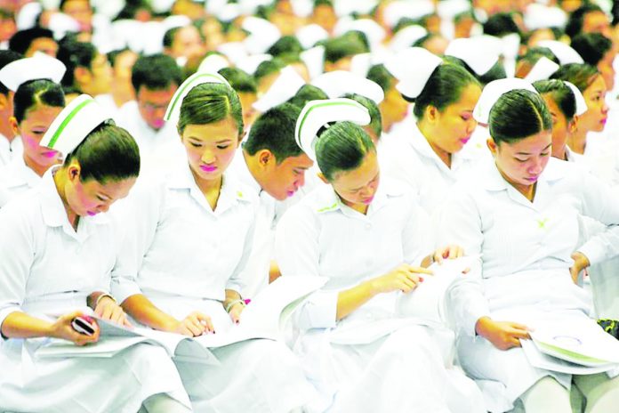 nurse_resized File photo shows new nurses about to take their professional oaths. NIÑO JESUS ORBETA, PHILIPPINE DAILY INQUIRER