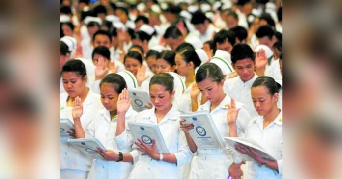 nursing_superimposed PROFESSIONALS. In this file photo, thousands of nursing board passers take their oath as registered nurses at a ceremony held in Pasay City. FILE PHOTO BY NIÑO JESUS ORBETA / PHILIPPINE DAILY INQUIRER