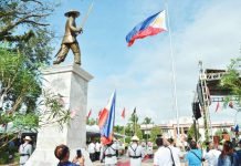 5,292 security personnel deployed for Independence Day Iloilo province will mark the 125th Philippine Independence Day today by raising the giant national flag at the historic public plaza of Santa Barbara town. The National Historical Commission of the Philippines included Santa Barbara town plaza as among the selected places where gigantic Philippine flags shall be permanently hoisted. Photo also shows the monument of Ilonggo revolutionary leader General Martin Delgado. RHENJIE MARIE CALANTAS/PN