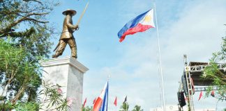 Iloilo province will mark the 125th Philippine Independence Day today by raising the giant national flag at the historic public plaza of Santa Barbara town. The National Historical Commission of the Philippines included Santa Barbara town plaza as among the selected places where gigantic Philippine flags shall be permanently hoisted. Photo also shows the monument of Ilonggo revolutionary leader General Martin Delgado. RHENJIE MARIE CALANTAS/PN