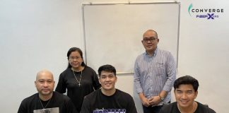Aklanon Keith Zaldivar signs his contract in the presence of Converge FiberXers’ team officials. PHOTO COURTESY OF CONVERGE FIBERXERS