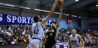 Magnolia Chicken Timplados Hotshots’ James Laput foils the shot attempt of TNT Tropang Giga’s JV Gallego. PBA PHOTO
