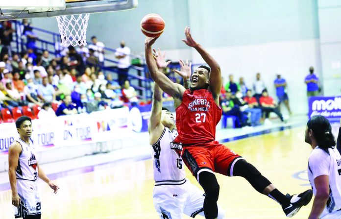 sports_PBA_resized Barangay Ginebra San Miguel Kings’ Sidney Onwubere attacks the defense of Blackwater Bossing’s James Sena for an inside basket. PBA PHOTO