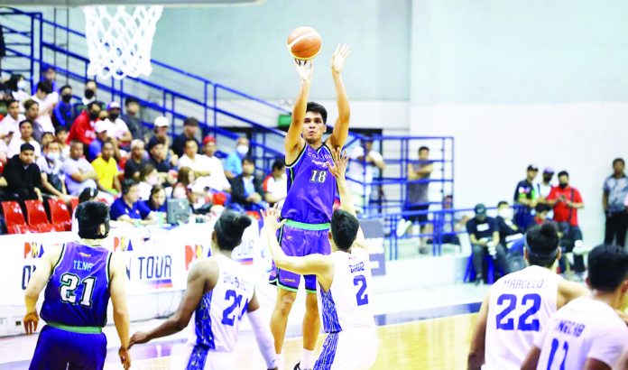 sports_ambohot_resized Converge FiberXers center Jeo Ambohot attempts a three-pointer while being defended by TNT Tropang Giga’s Carl Bryan Cruz. PBA PHOTO