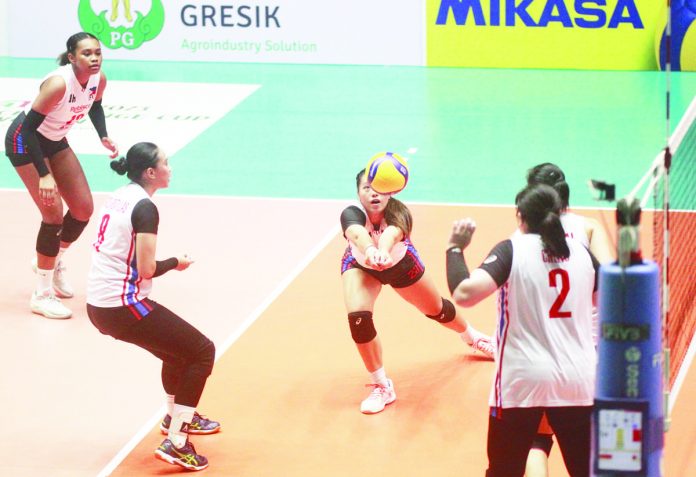 sports_ilonggas_resized Ilongga Ma. Shaya Adorador digs the ball during Team Philippines’ victory over India in the 2023 AVC Challenge Cup. PHOTO COURTESY OF AVC