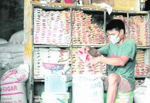 SRA urges retailers to sell refined sugar at P85 per kilo A store helper repacks sugar at a public market in Quezon City. NIÑO JESUS ORBETA/INQUIRER.NET PHOTO