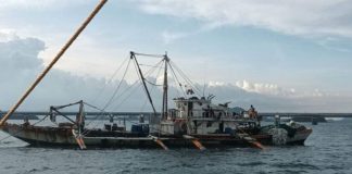 Two “super hulbot” fishing boats were apprehended in Gigantes Island, Carles, Iloilo last week. Super hulbot contributes to the destruction of marine habitats and resources, thus prohibited under Republic Act 8550, or the Fisheries Code of the Philippines. BALITA HALIN SA KAPITOLYO FB PHOTO