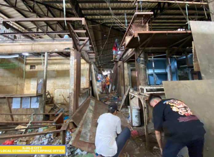 super pic Photo shows the dismantled stalls inside the Iloilo Terminal Market. Vendors transferred to temporary stalls to give way for the market’s redevelopment. LEEO PHOTO