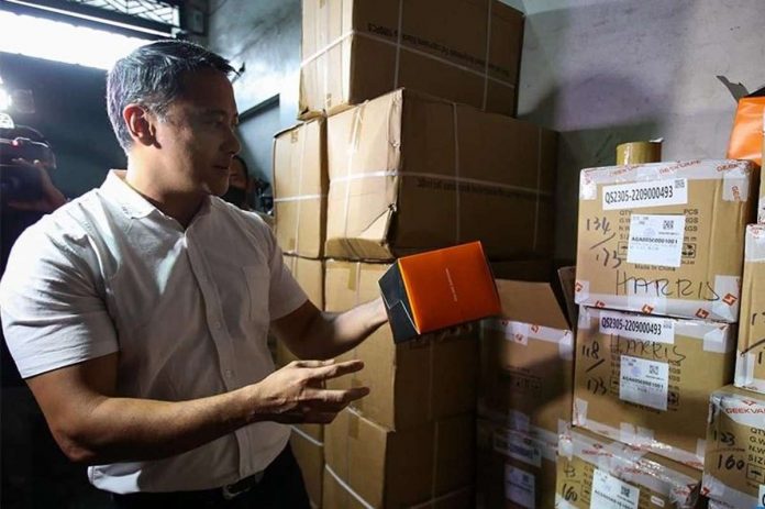 BIR_resized Bureau of Internal Revenue (BIR) commissioner Romeo Lumagui Jr. says the bureau recently confiscated several bottles of alcohol and boxes of cigarettes with no excise tax stamp in Makati City. Photo shows then-BIR deputy commissioner Lumagui in a raid of a warehouse of alleged illegal vapes in Tondo, Manila in 2022. THE STAR/JESSE BUSTOS PHOTO