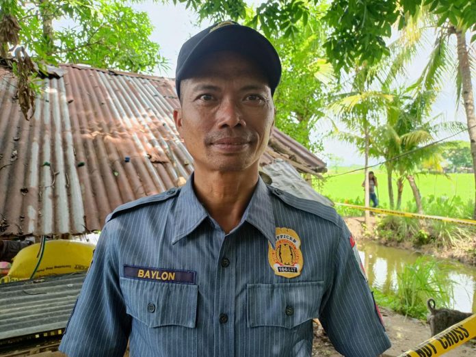 Baylon_resized Police Master Sergeant Ramon Baylon Jr. of the Dumangas, Iloilo police station says they have already identified the suspect in the killing of Allan Jhay Insular Adorador in Dumangas. The victim was found with multiple stab wounds in a nipa hut on June 30. AJ PALCULLO