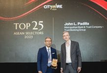 Metrobank Investment Management Head named as one of Citywire Asia’s Top 25 ASEAN Selectors Metrobank Investment Management Division Head John L. Padilla (left) receives his award as one of the Citywire Top 25 ASEAN Selectors 2023 from Citywire Investment Editor James Philipps (right).