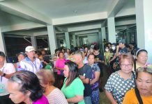 Night market for displaced vendors Vendors waited in line during the raffling of stalls last month at the Annex Building of Libertad Market in Bacolod City. A night market will accommodate those who were unable to secure stalls. MAE SINGUAY PHOTO