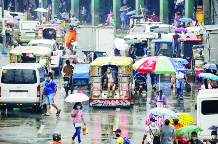 PH_economy.JPG_resized The Philippines gross national income in 2022 fell within the World Bank's bracket for lower-middle income economies. Photo shows vehicles traversing at a public market in Divisoria, Manila. MARK CRISTINO, EPA-EFE/FILE PHOTO