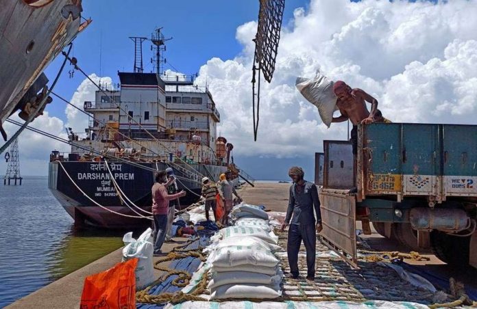 Top_rice_supplier.JPG_resized Laborers unload rice bags from a supply truck at India's main rice port at Kakinada Anchorage in the southern state of Andhra Pradesh, India. India accounts for more than 40 percent of all global rice shipments. REUTERS/RAJENDRA JADHAV FILE PHOTO