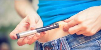 A woman injects herself with insulin to treat type 1 diabetes. GETTY IMAGES