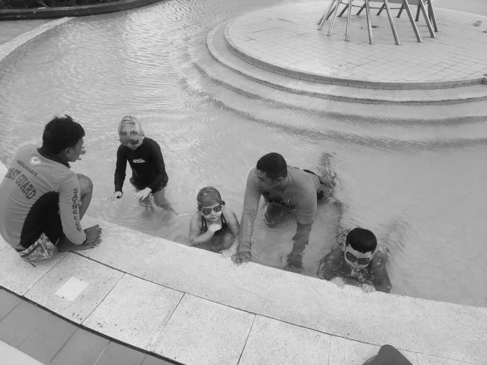 coast_guard_pic_resized Personnel of the Philippine Coast Guard Station-Iloilo conduct swimming lessons, seminars, and trainings to children. CGS-ILOILO PHOTO