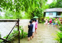 ‘Habagat’ affects 32K NegOcc residents Residents of Barangay Ma-ao, Bago City wait for the flood to subside. The city is among the local governments in Negros Occidental affected by the inclement weather. BARANGAY MA-AO COMMUNITY FACEBOOK PHOTO