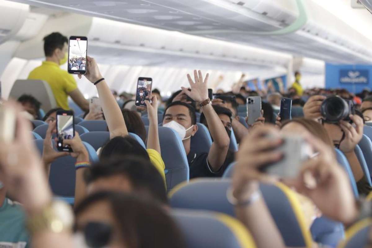 Airlines lift mask mandate on flights