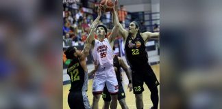 Barangay Ginebra San Miguel Kings’ Kim Aurin challenges the defense of TNT Tropang Giga’s Glenn Khobuntin and Dave Marcelo for an inside attempt. PBA PHOTO