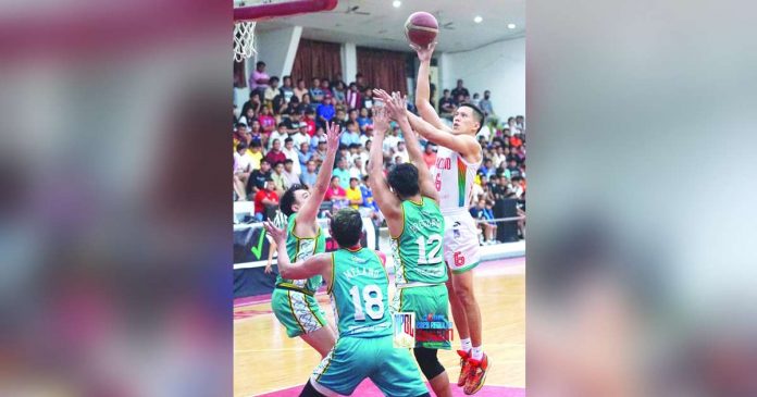 sports _superimposed Mark Sarangay registers a double-double in Bacolod City of Smiles’ win over Sarangani Marlins. MPBL PHOTO