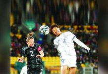 Filipinas’ Sarina Bolden punched the header despite the defense of a New Zealand player. REUTERS PHOTO