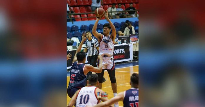 sports iloilo_superimposed PLDT High Speed Hitters’ Honey Royce Tubino scores against the defense of F2 Logistics Cargo Movers’ Jolina dela Cruz. PVL PHOTO