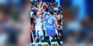 Magnolia Chicken Timplados Hotshots’ Andy Mark Barroca had his shot blocked by the defense of Rain or Shine Elasto Painters’ Jewel Ponferrada. PBA PHOTO