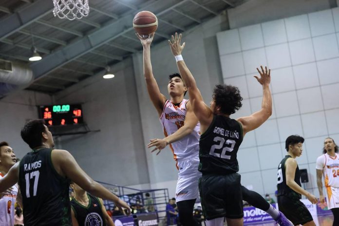 sports_PBA_resized NorthPort Batang Pier’s Arvin Tolentino scores a floater against the defense of Terrafirma Dyip’s Javi Gomez de Liano. PBA PHOTO