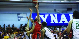 Barangay Ginebra San Miguel Kings’ Jared Dillinger goes for a tough basket attempt against the defense of Terrafirma Dyip’s John Grospe and Eric James Camson. PBA PHOTO