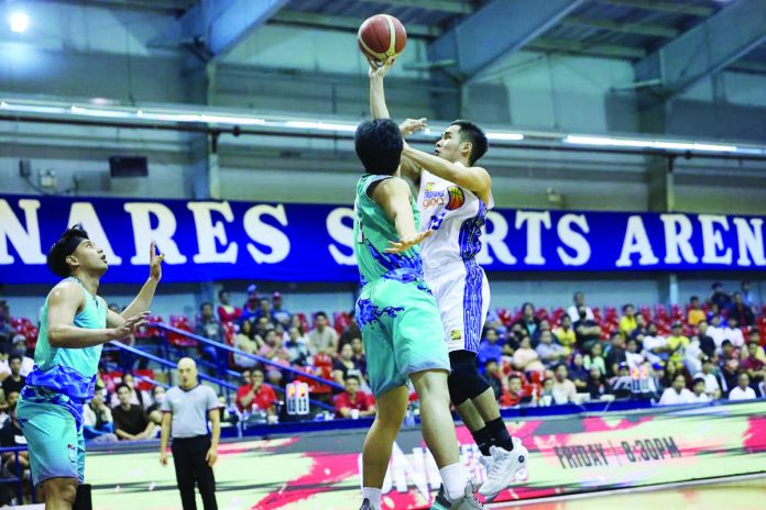 sports_TNT_resized Bacolodnon Kib Montalbo of TNT Tropang Giga attempts a one-hander against the defense of Phoenix Super LPG Fuel Masters’ Rodolfo Alejandro Jr. PBA PHOTO